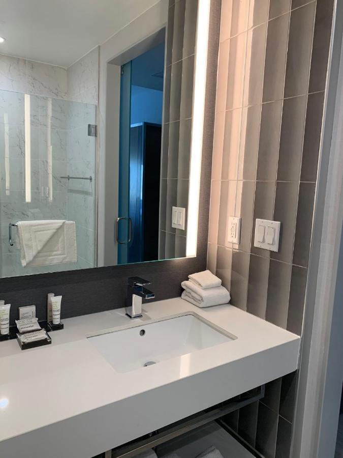 Marriott New York Jfk Airport Hotel Bagian luar foto