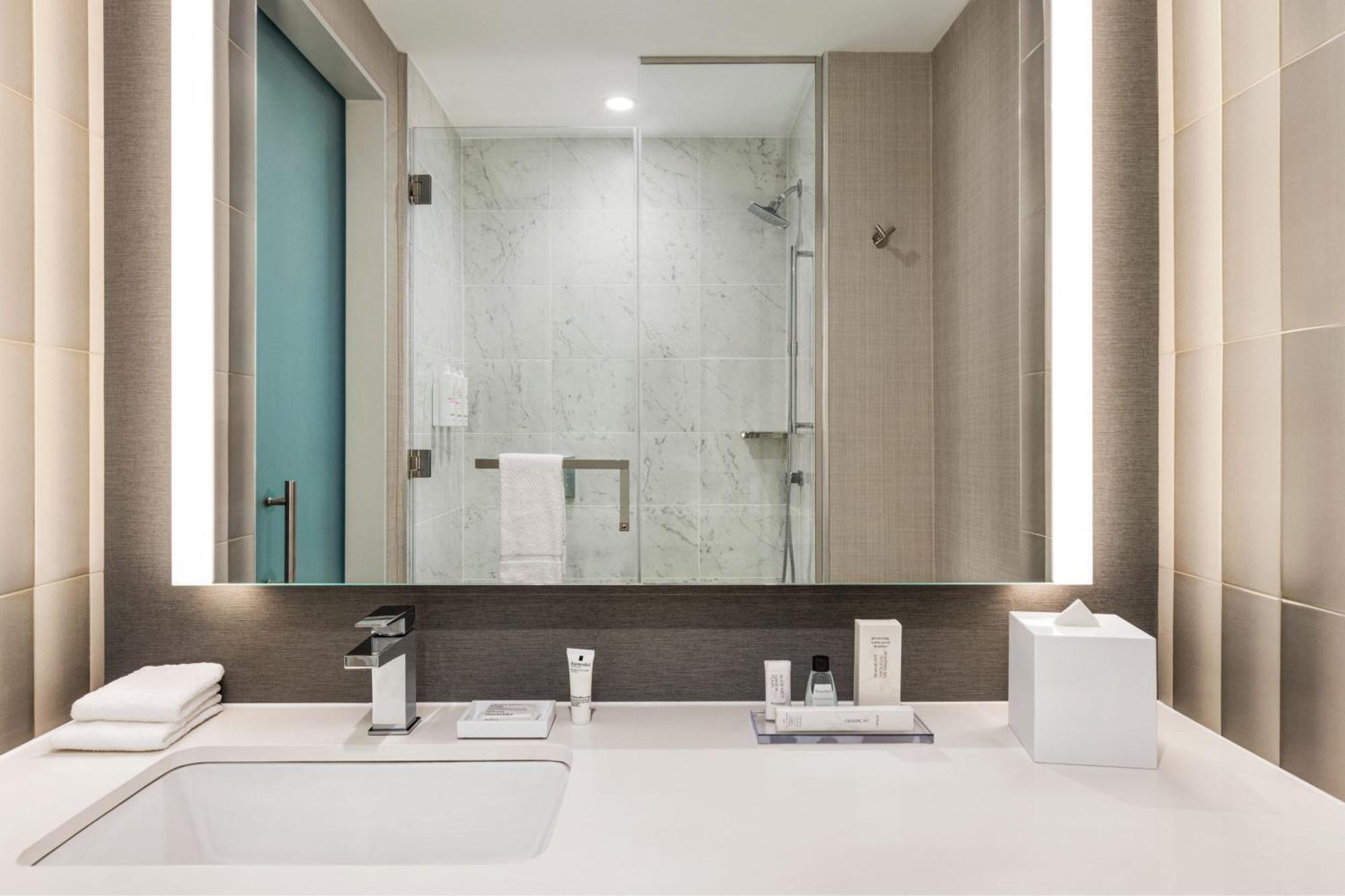 Marriott New York Jfk Airport Hotel Bagian luar foto