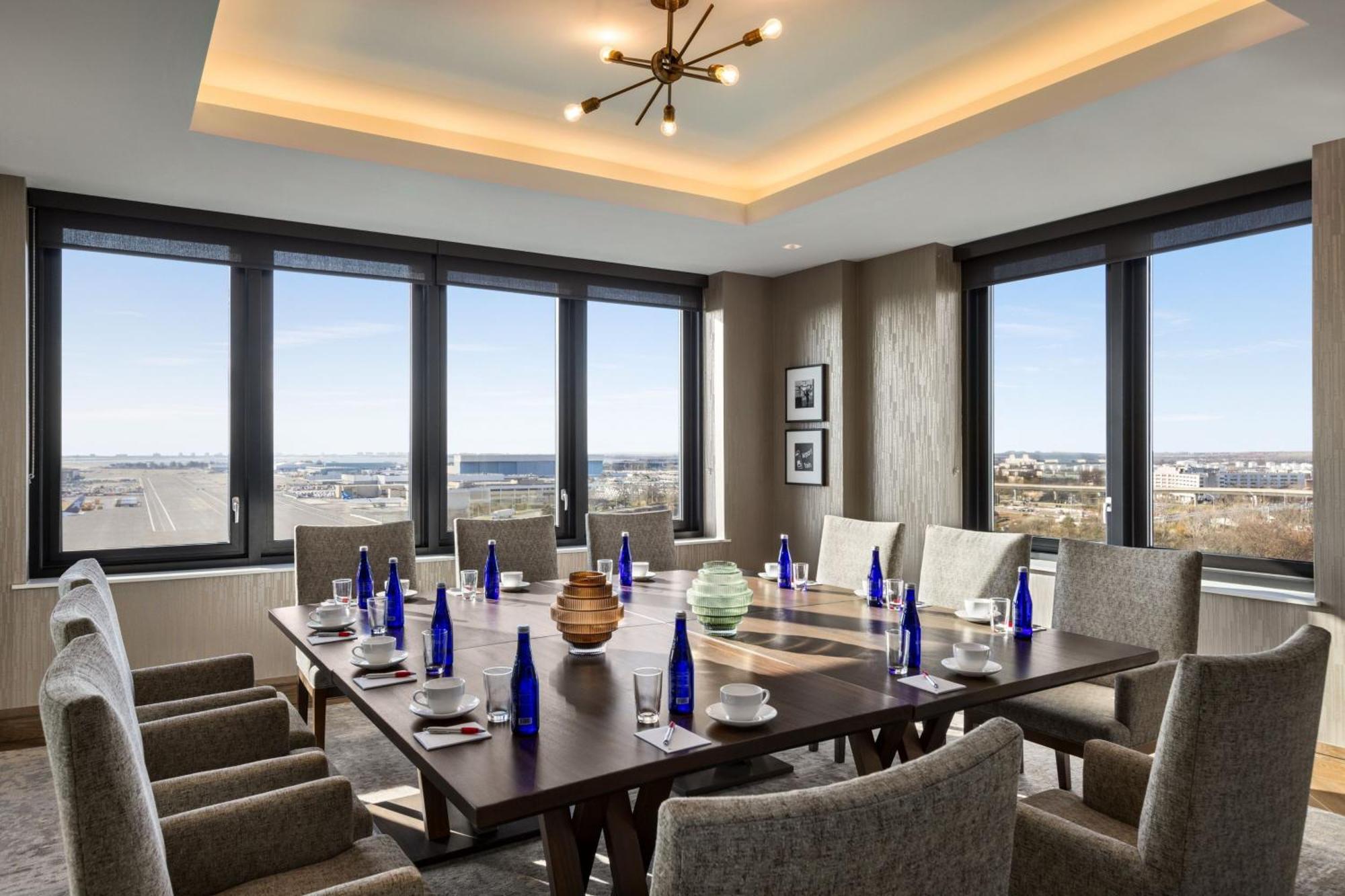 Marriott New York Jfk Airport Hotel Bagian luar foto