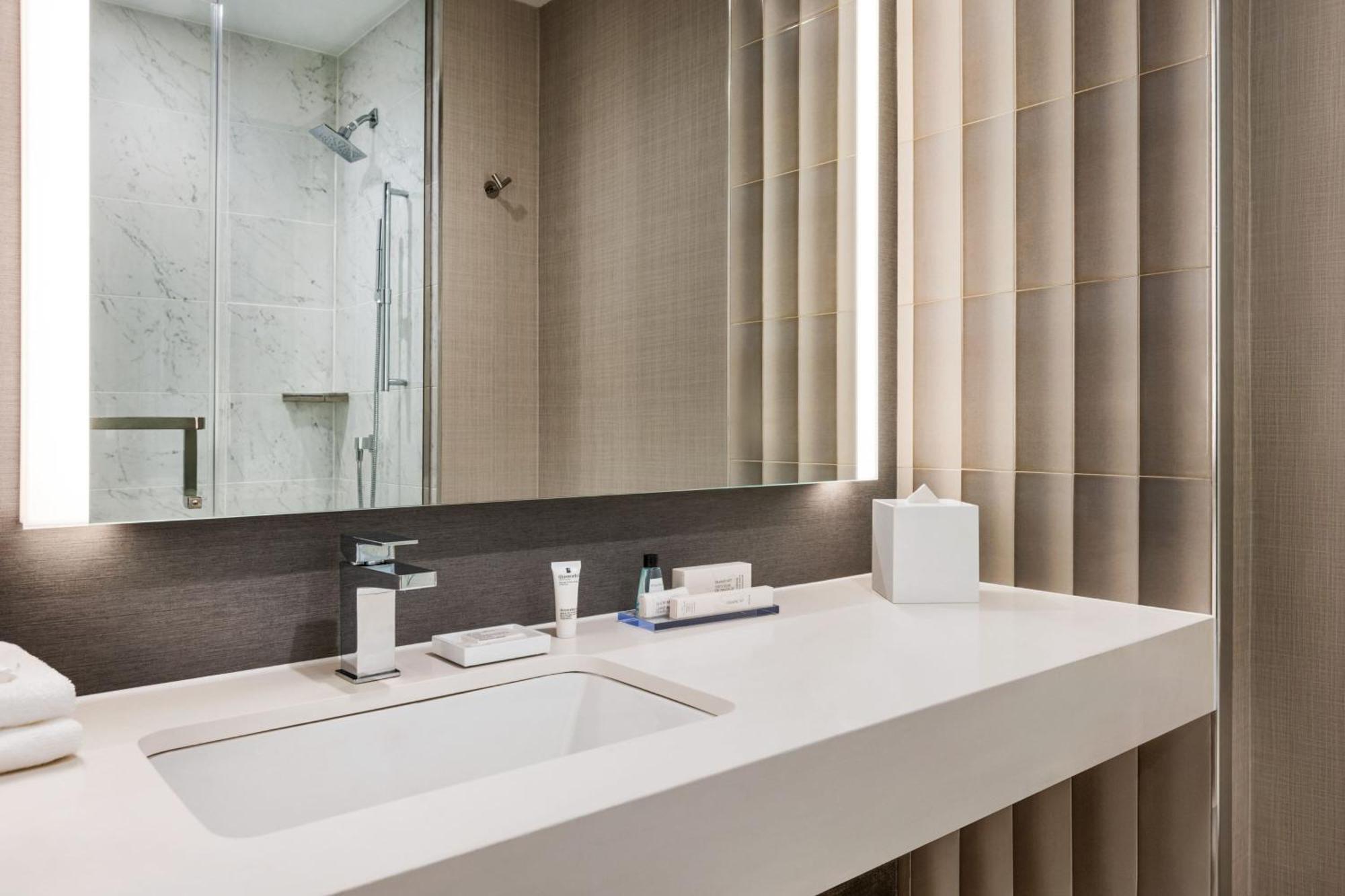 Marriott New York Jfk Airport Hotel Bagian luar foto