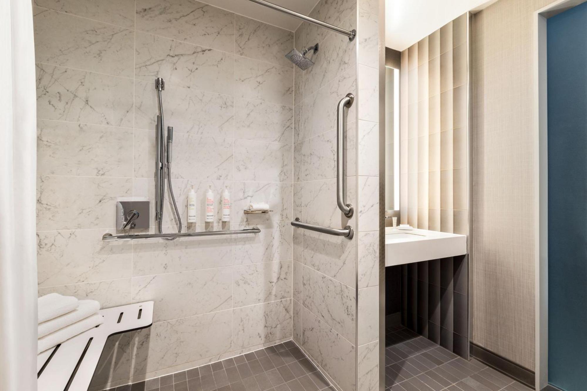 Marriott New York Jfk Airport Hotel Bagian luar foto
