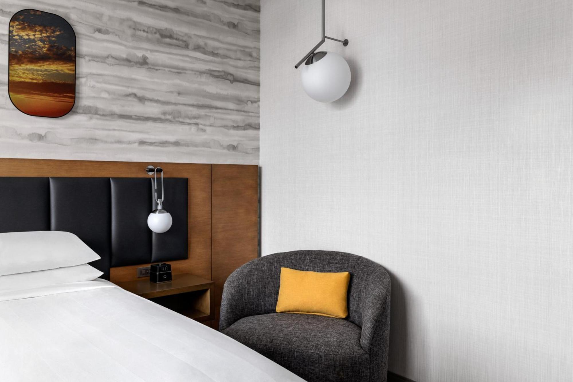 Marriott New York Jfk Airport Hotel Bagian luar foto