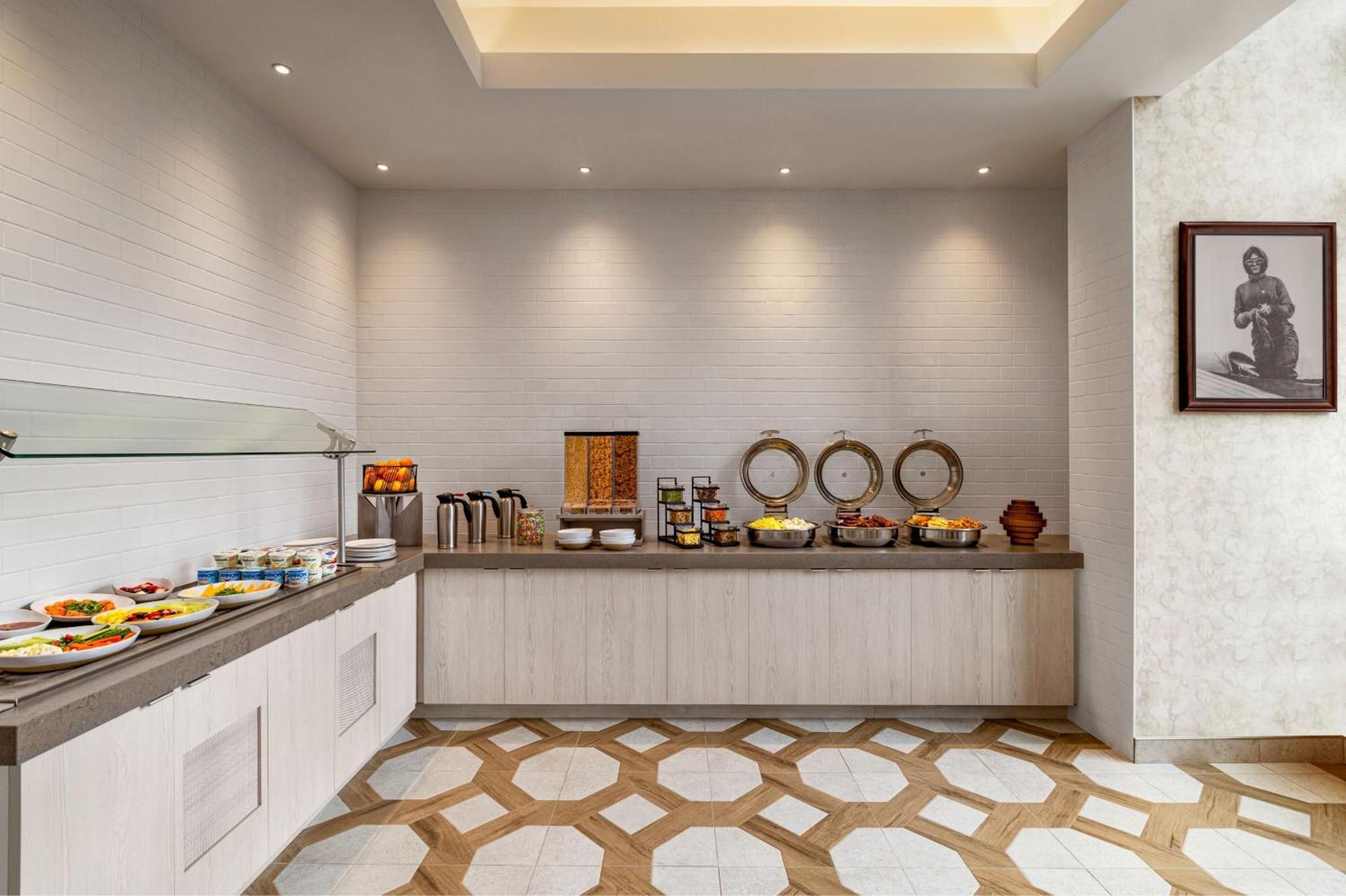 Marriott New York Jfk Airport Hotel Bagian luar foto