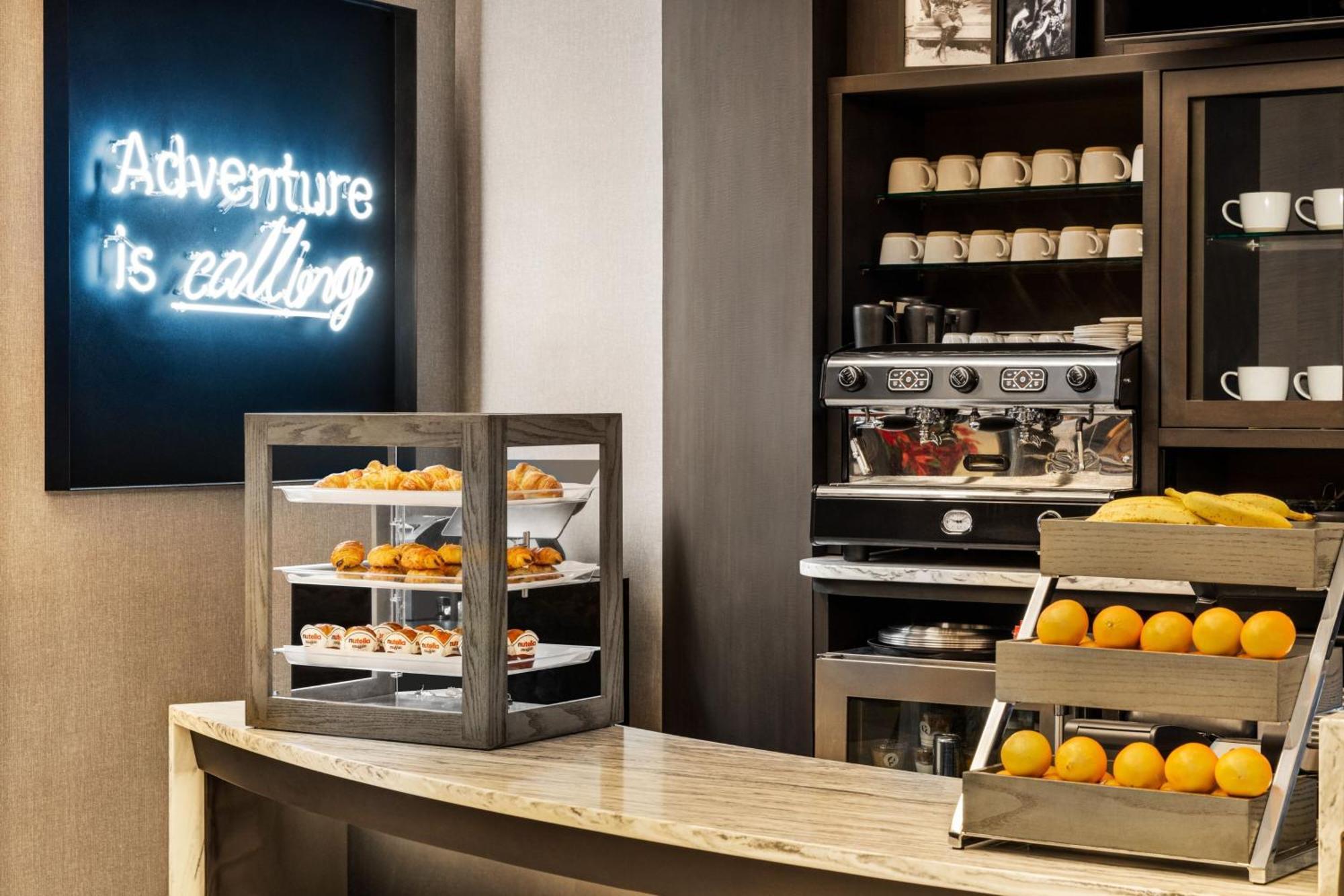 Marriott New York Jfk Airport Hotel Bagian luar foto