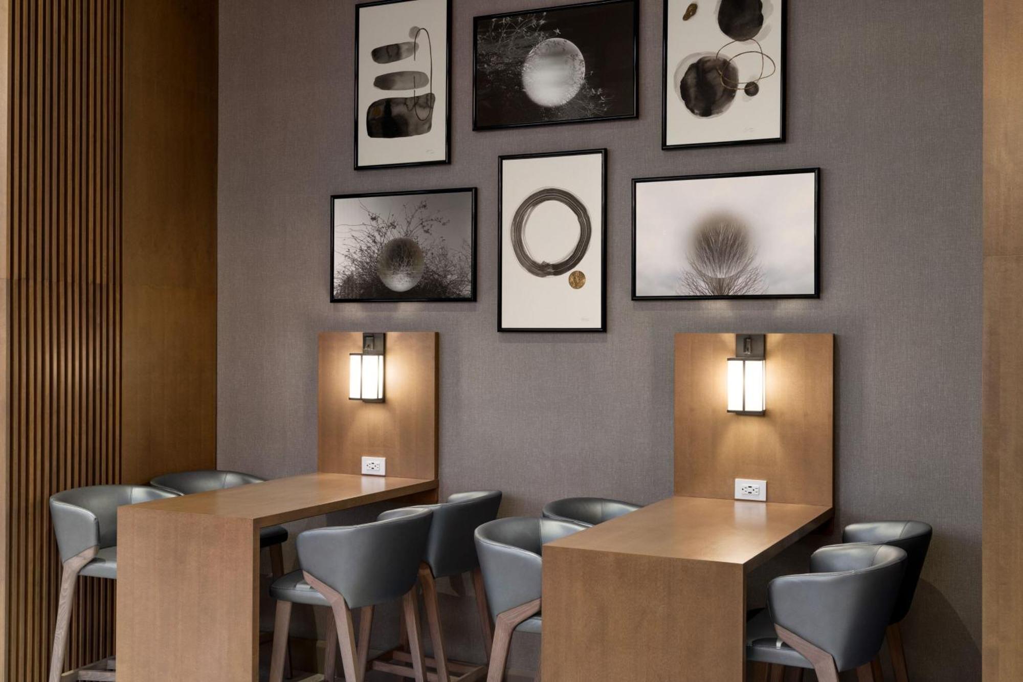 Marriott New York Jfk Airport Hotel Bagian luar foto