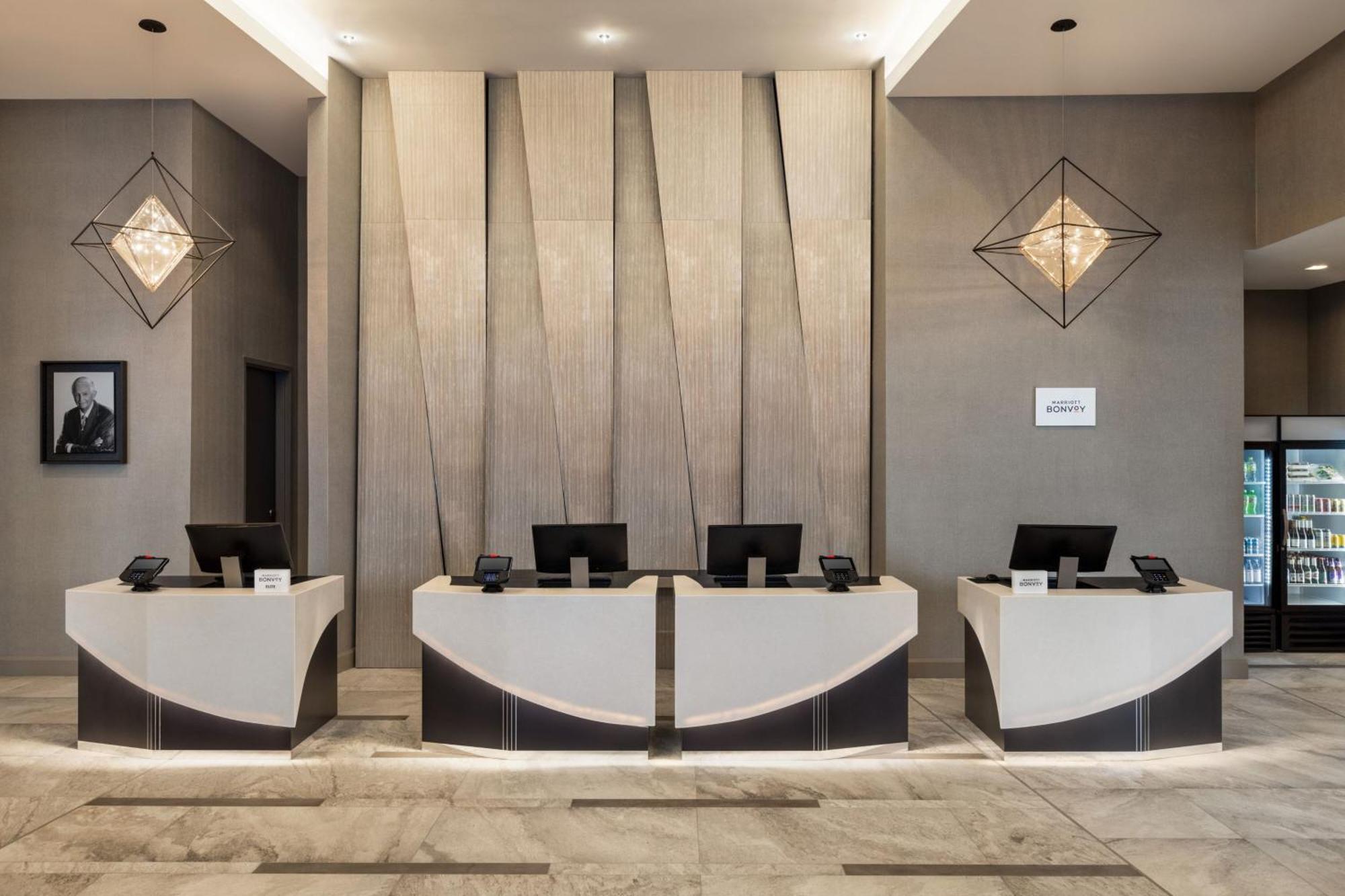 Marriott New York Jfk Airport Hotel Bagian luar foto