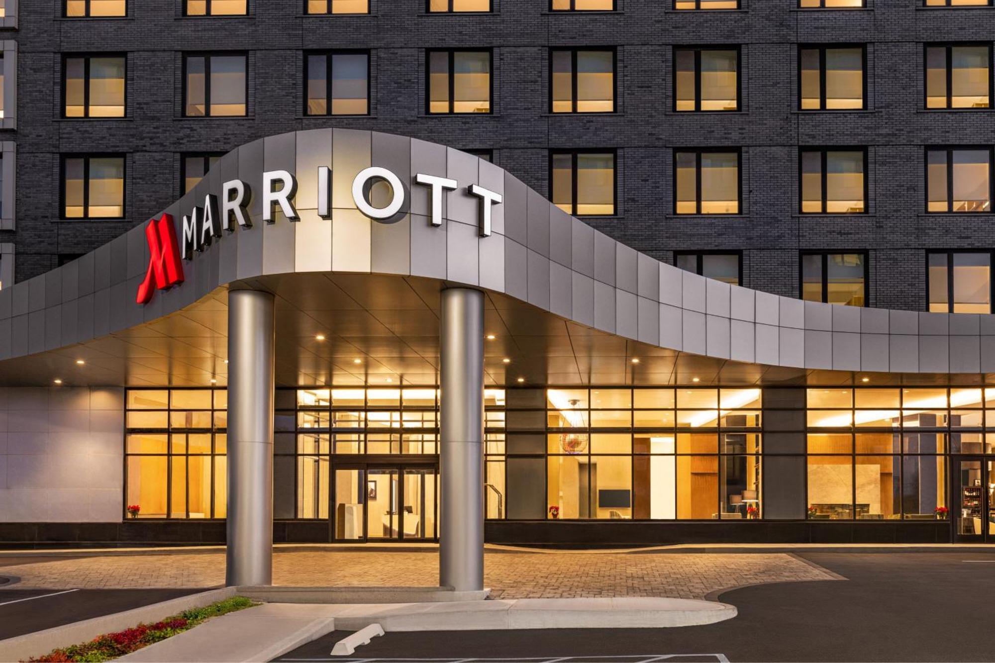 Marriott New York Jfk Airport Hotel Bagian luar foto