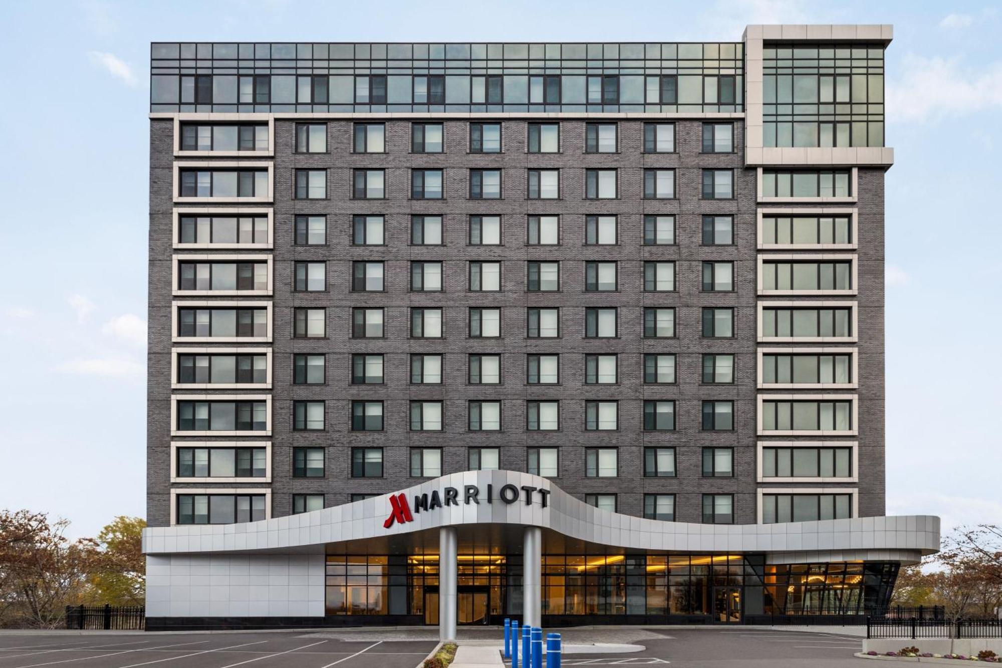 Marriott New York Jfk Airport Hotel Bagian luar foto
